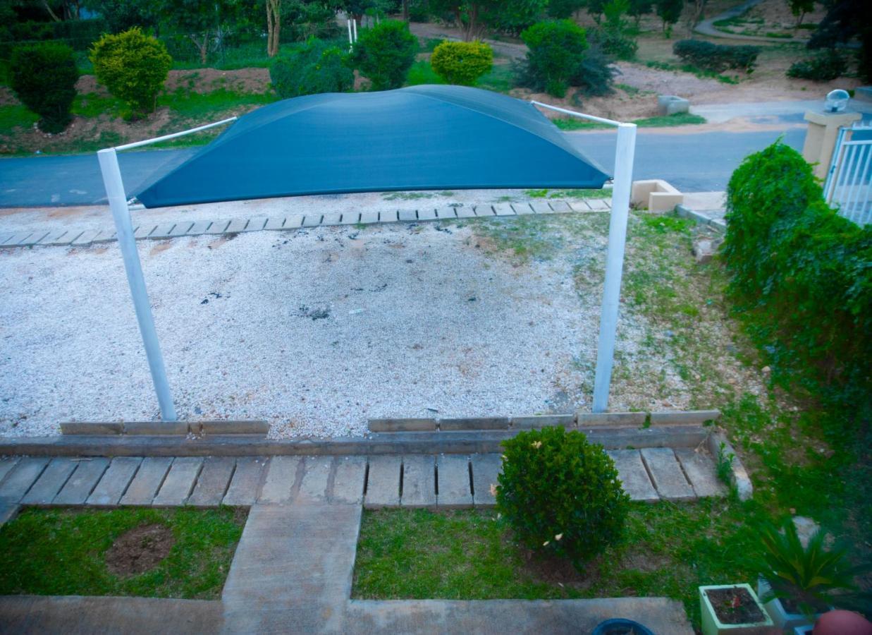 Sanctuary Aparthotel-Ac-Garden- Solar-Wi-Fi -Firepit-Park-Carport Lusaka Exterior photo