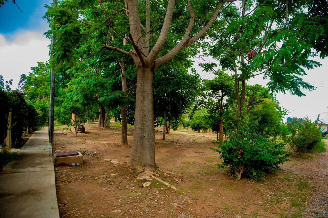 Sanctuary Aparthotel-Ac-Garden- Solar-Wi-Fi -Firepit-Park-Carport Lusaka Exterior photo