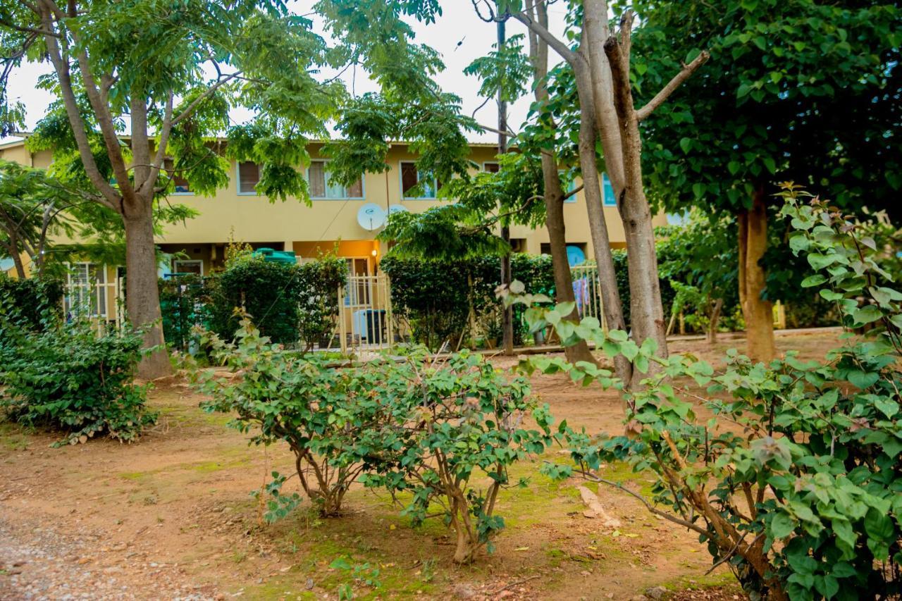 Sanctuary Aparthotel-Ac-Garden- Solar-Wi-Fi -Firepit-Park-Carport Lusaka Exterior photo