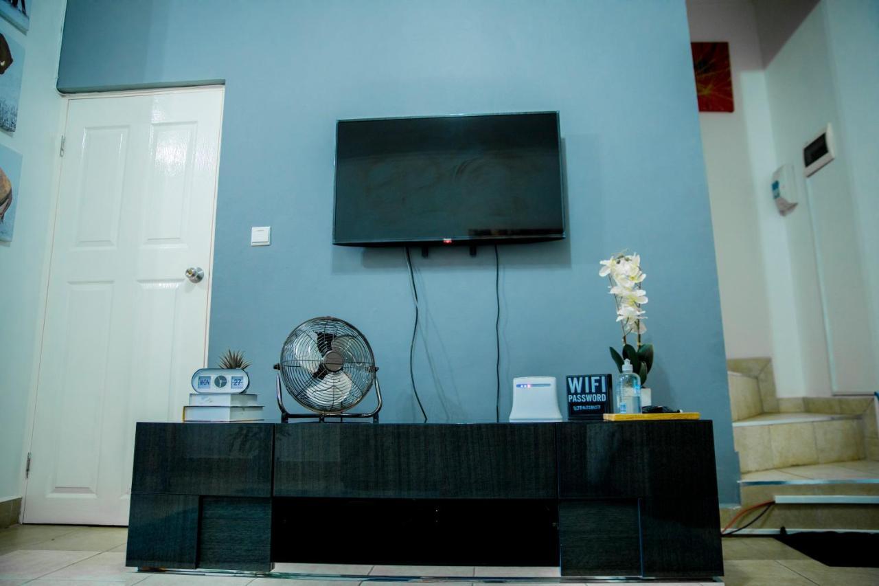 Sanctuary Aparthotel-Ac-Garden- Solar-Wi-Fi -Firepit-Park-Carport Lusaka Exterior photo